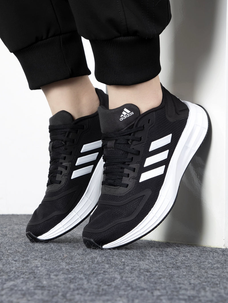 Tênis Adidas Oficial Training Preto e Branco Panda