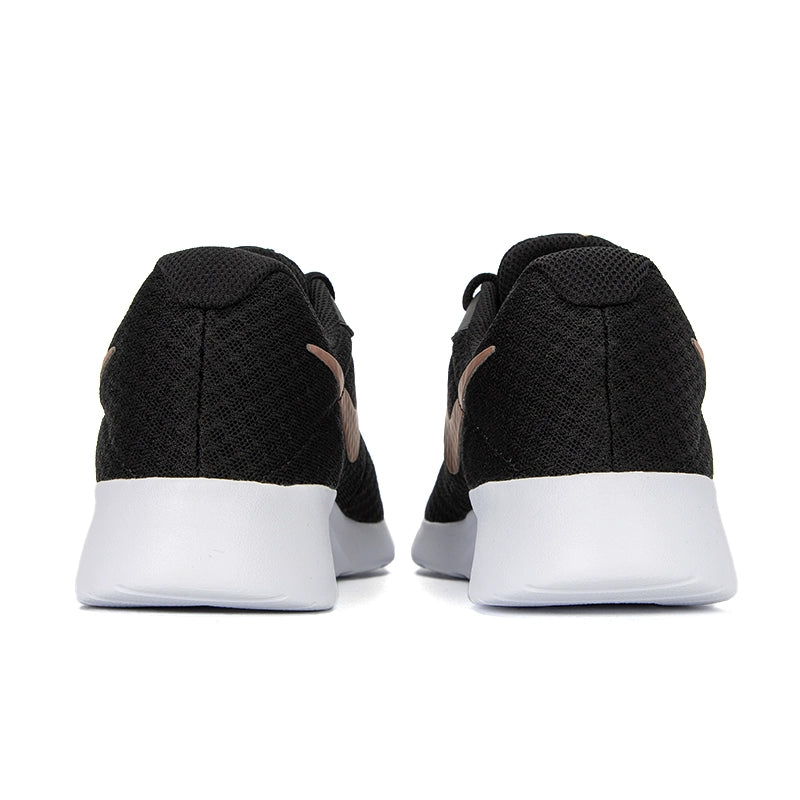 Tênis Nike Feminino Preto e Branco Oreo Mesh